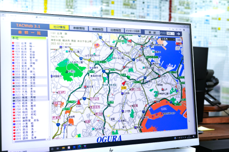 車輌の位置をの地図モニターで確認
